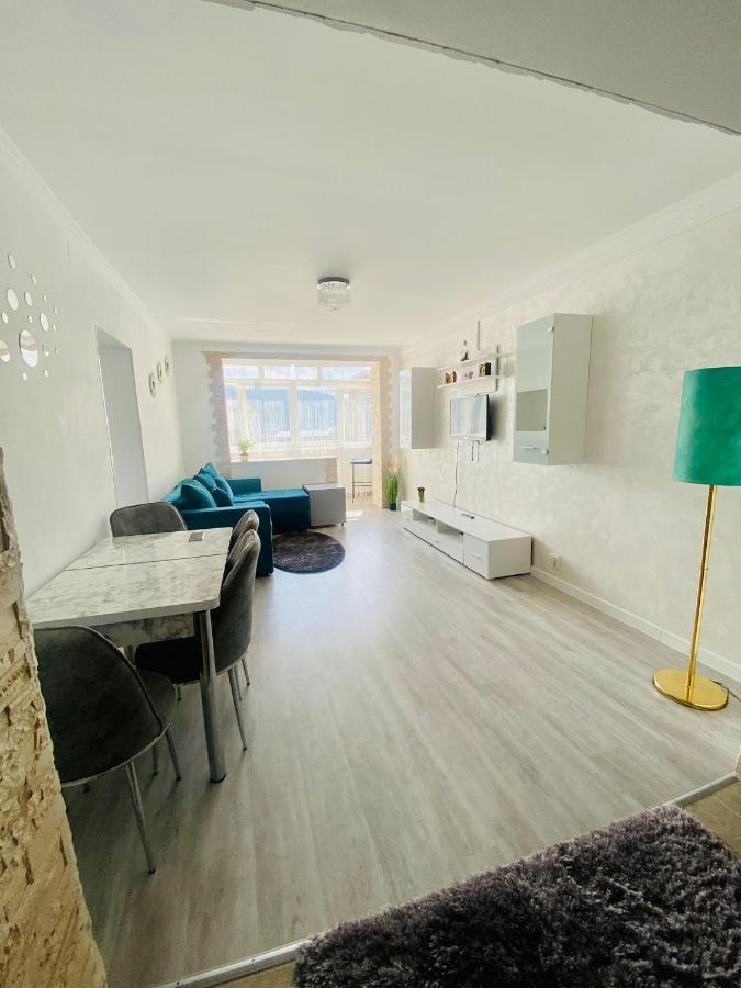 Apartament Tiron In Centru Orasului Gura Humorului Bagian luar foto