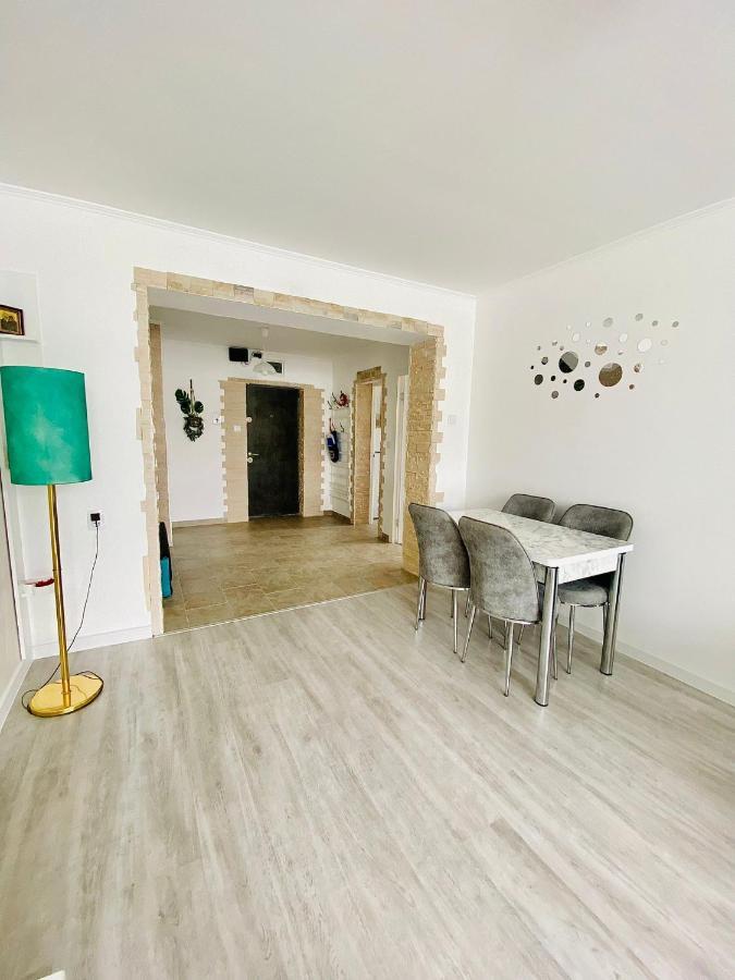 Apartament Tiron In Centru Orasului Gura Humorului Bagian luar foto